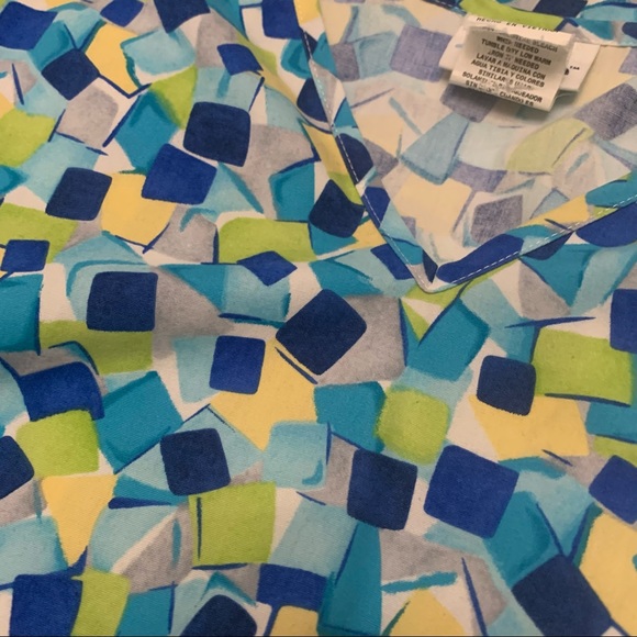 V LIFE Scrub Top V-neck Colorful Multicolor Mosaic Tile Pattern Pockets Size 2XL - Picture 1 of 8